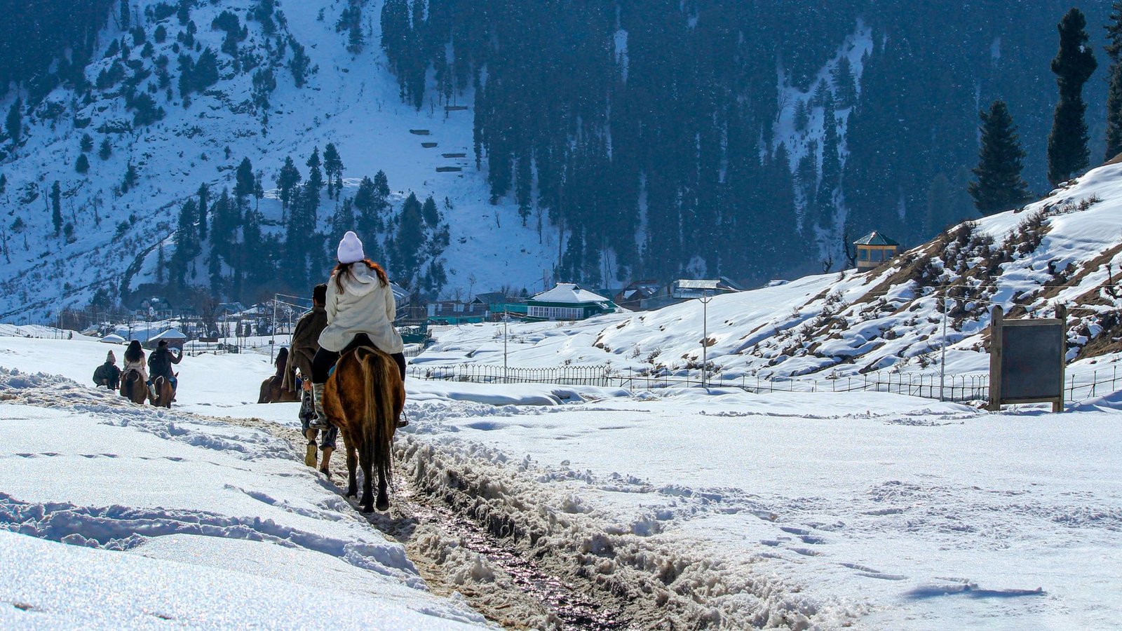 Kashmir Tour Package For 5N & 6D